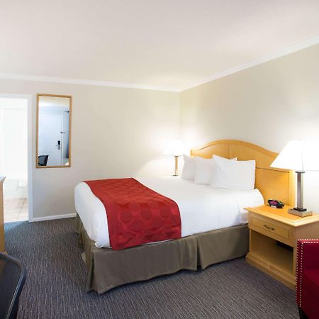 Ramada By Wyndham Duncan Cowichan Valley Esterno foto