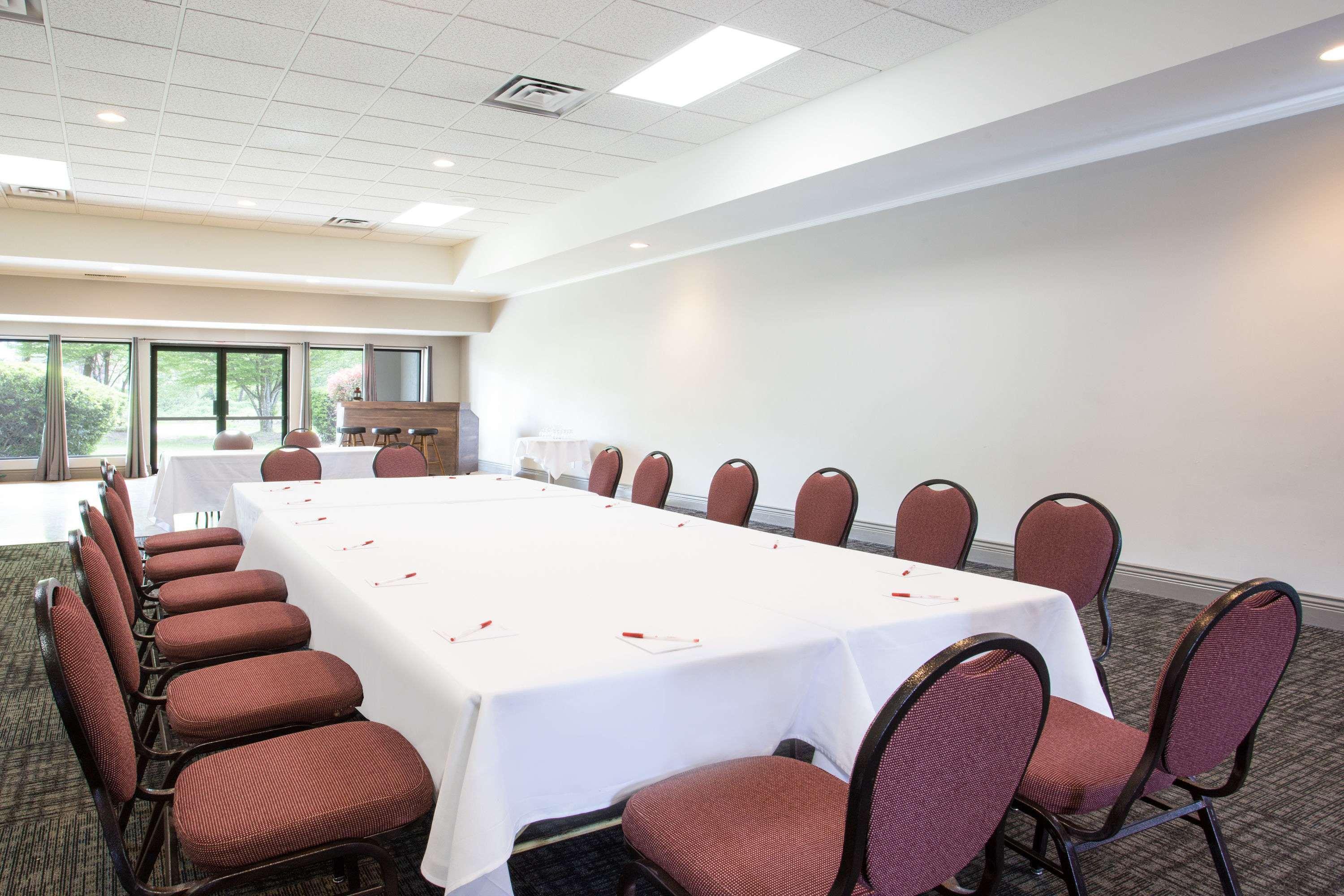 Ramada By Wyndham Duncan Cowichan Valley Esterno foto