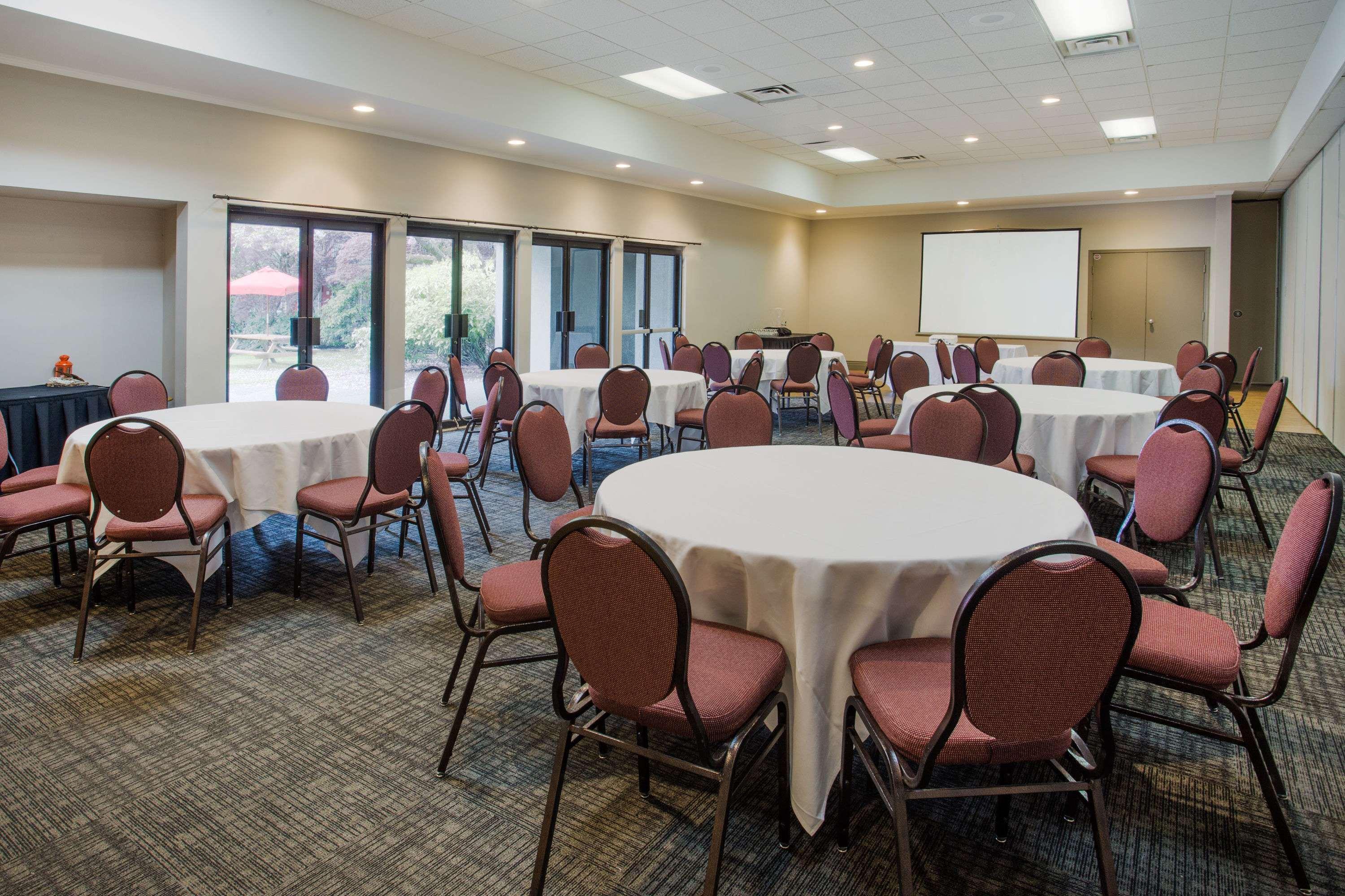 Ramada By Wyndham Duncan Cowichan Valley Esterno foto