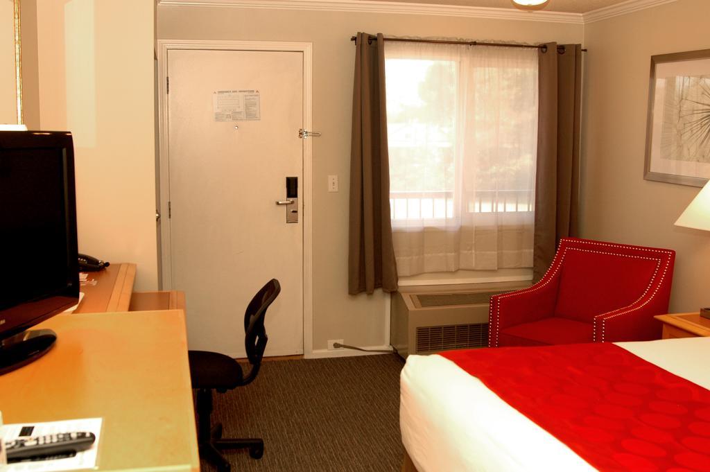 Ramada By Wyndham Duncan Cowichan Valley Esterno foto